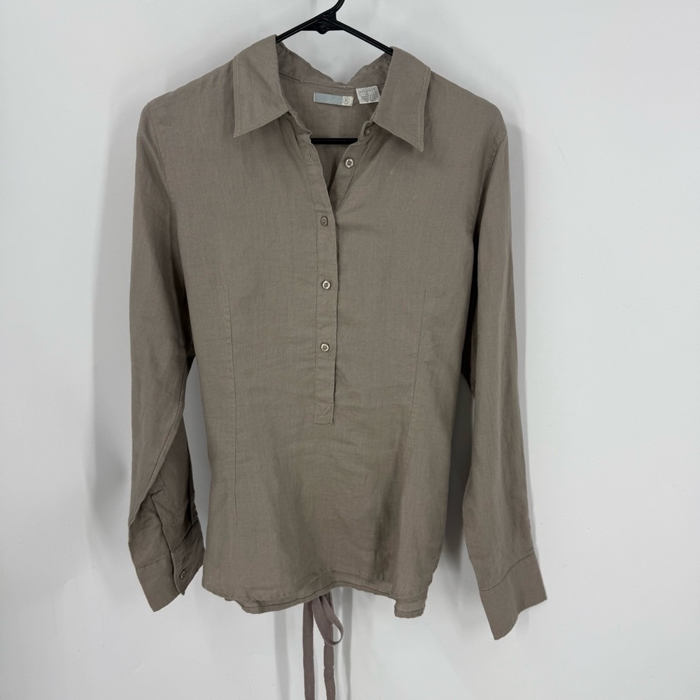 “R” 100% quality linen designed n France 1/2 button laceup tie detail in back 10